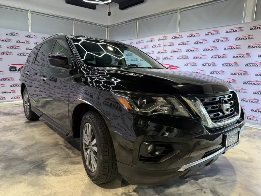 2019 Nissan Pathfinder SV photo 1