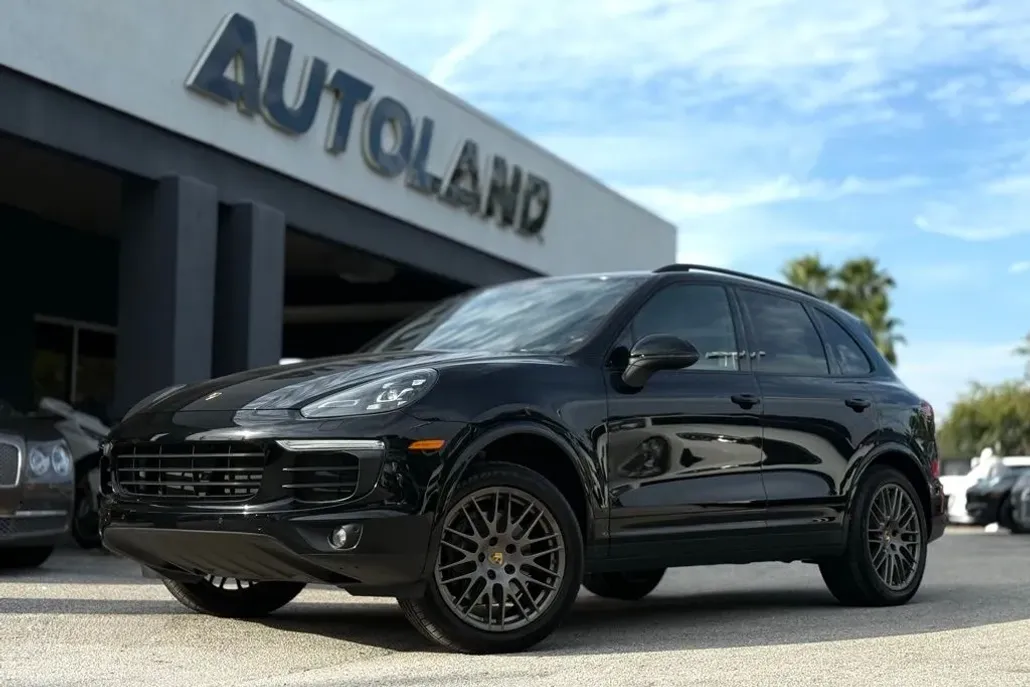 2017 Porsche Cayenne Platinum Edition photo 1