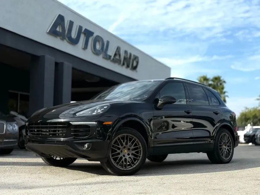 2017 Porsche Cayenne Platinum Edition photo 1