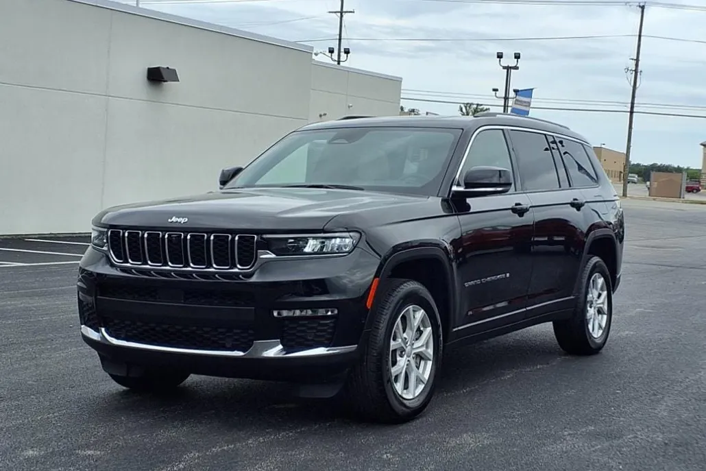 2023 Jeep Grand Cherokee Limited photo 1