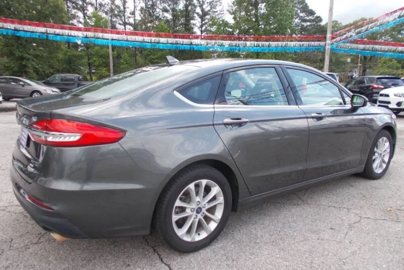 2020 Ford Fusion SE photo 1