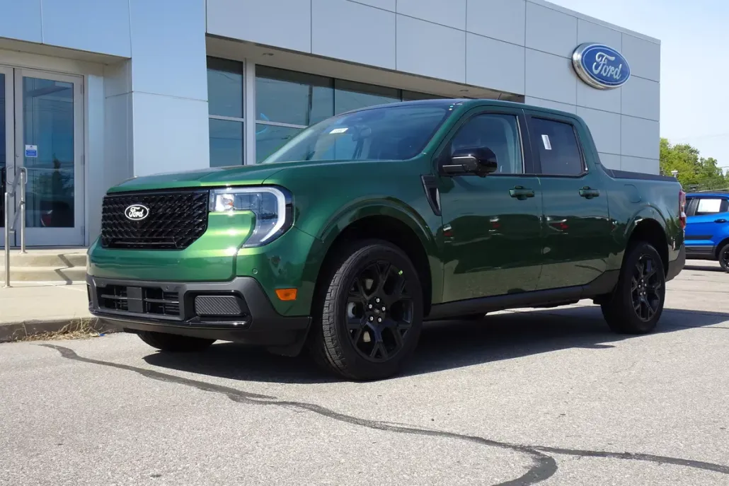 2025 Ford Maverick Lariat photo 1