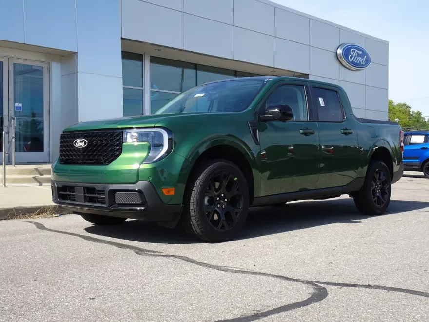 2025 Ford Maverick Lariat photo 1