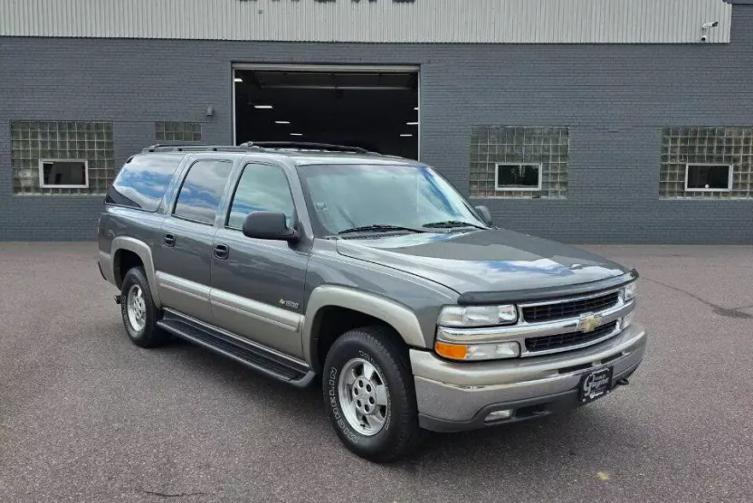 2000 Chevrolet Suburban 1500 LS photo 1