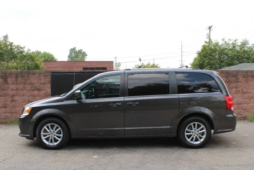 2019 Dodge Grand Caravan SXT photo 1