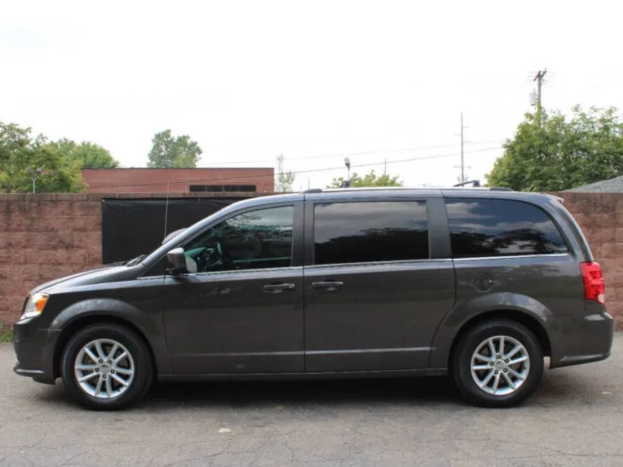 2019 Dodge Grand Caravan SXT photo 1