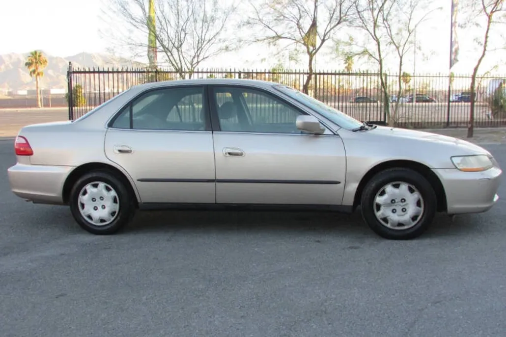 2000 Honda Accord LX photo 1