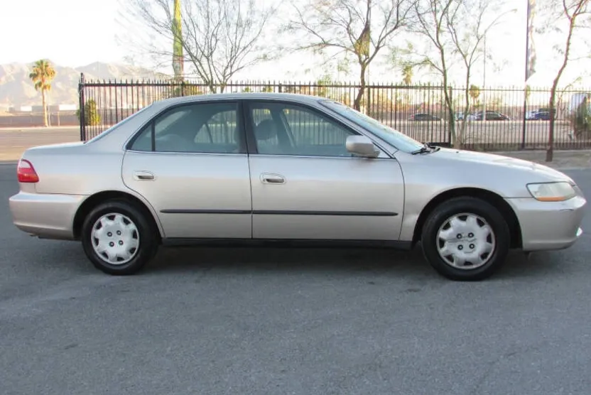 2000 Honda Accord LX photo 1