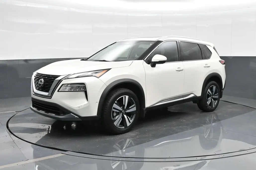 2023 Nissan Rogue SL photo 1