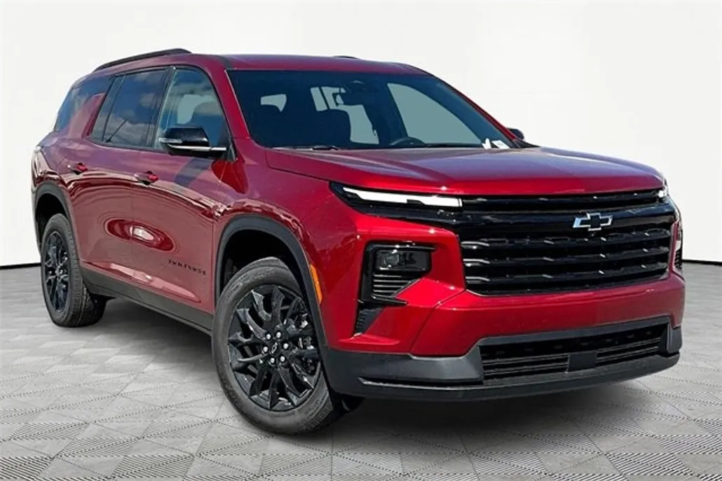 2025 Chevrolet Traverse photo 1
