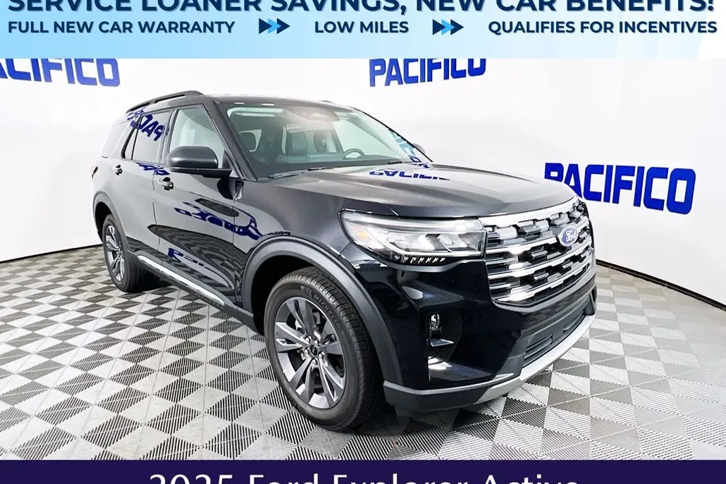 2025 Ford Explorer photo 1