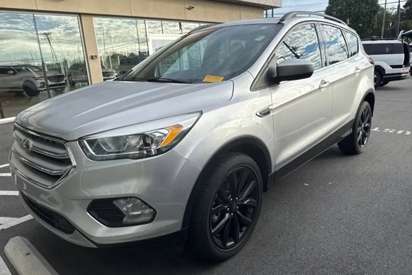 2018 Ford Escape SEL photo 1