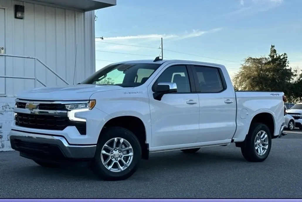 2025 Chevrolet Silverado 1500 LT photo 1