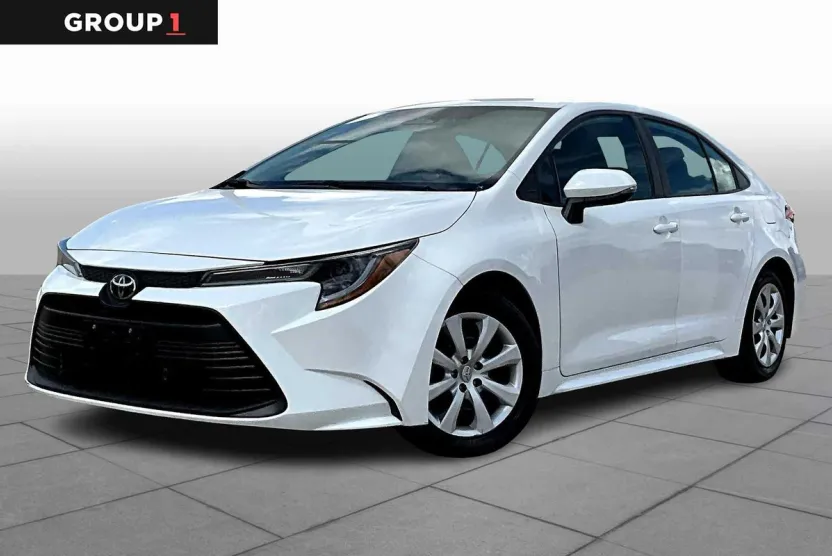 2024 Toyota Corolla LE photo 1
