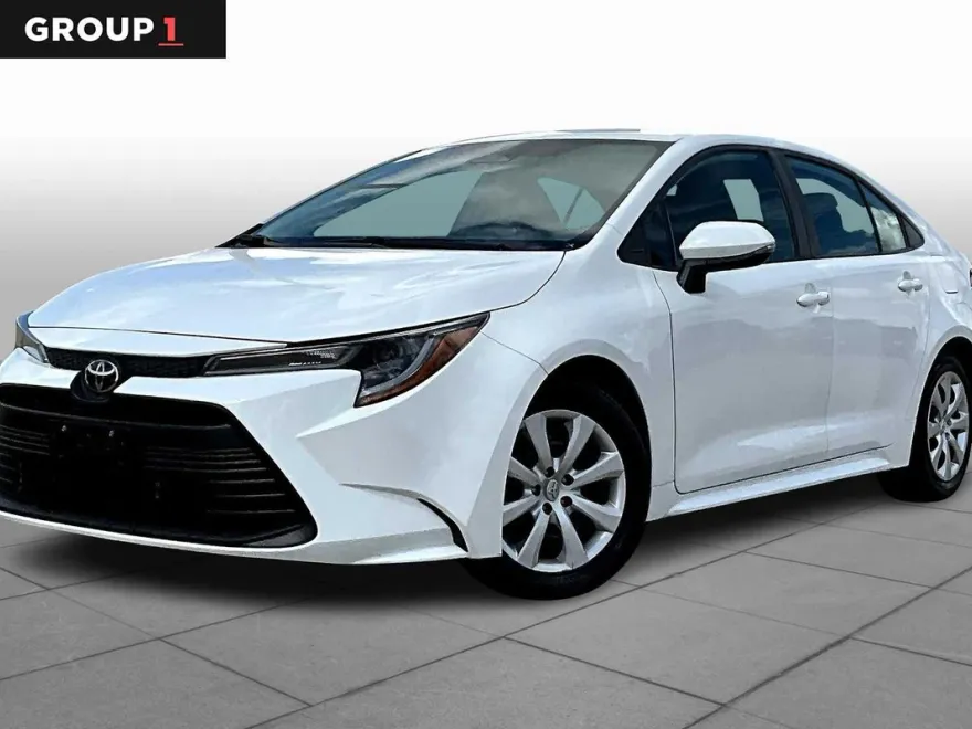 2024 Toyota Corolla LE photo 1