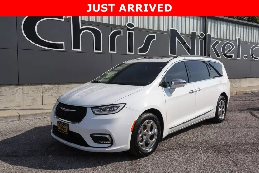 2022 Chrysler Pacifica Limited photo 1