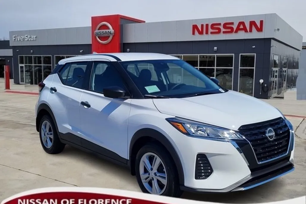 2025 Nissan Kicks Play S photo 1