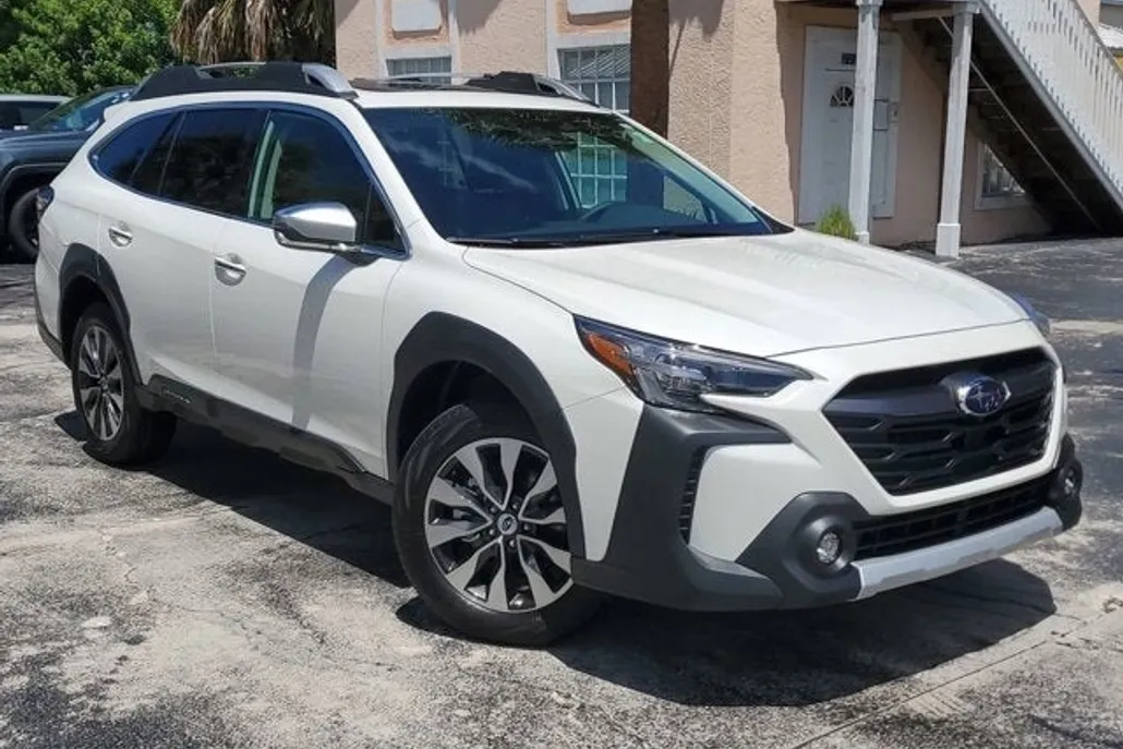 2025 Subaru Outback Touring XT photo 1