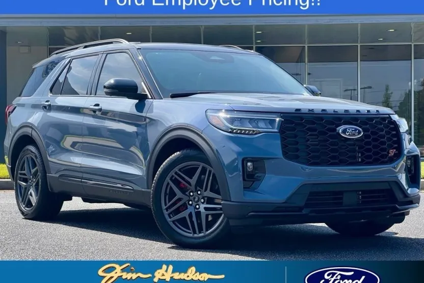 2025 Ford Explorer ST photo 1