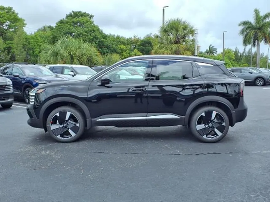 2025 Nissan Kicks SR photo 1