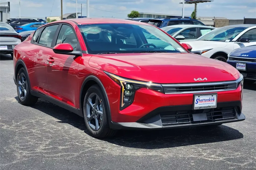 2025 Kia K4 LXS photo 1
