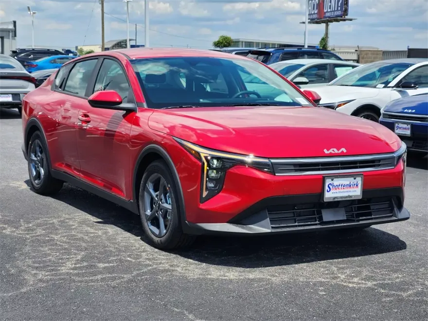 2025 Kia K4 LXS photo 1