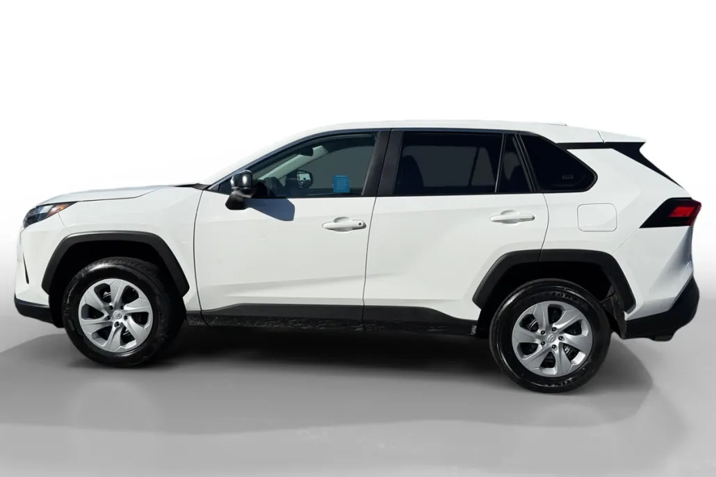 2024 Toyota RAV4 LE photo 1