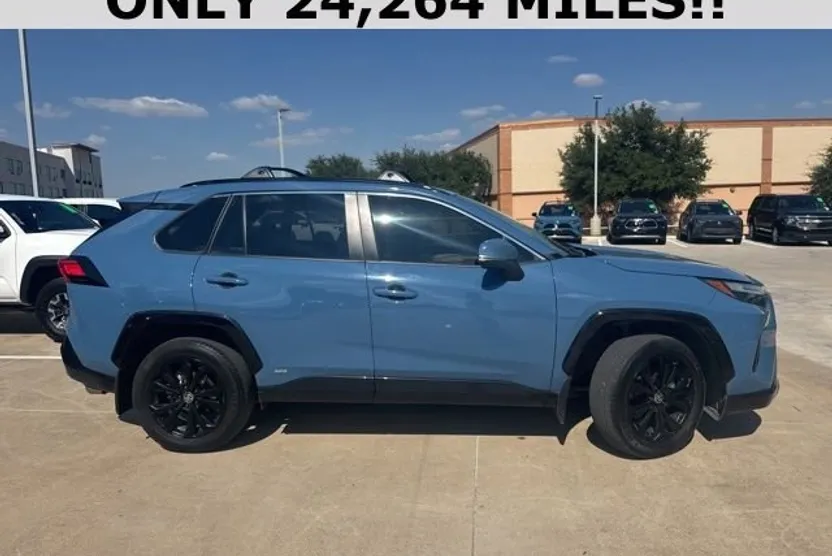 2024 Toyota RAV4 Hybrid SE photo 1
