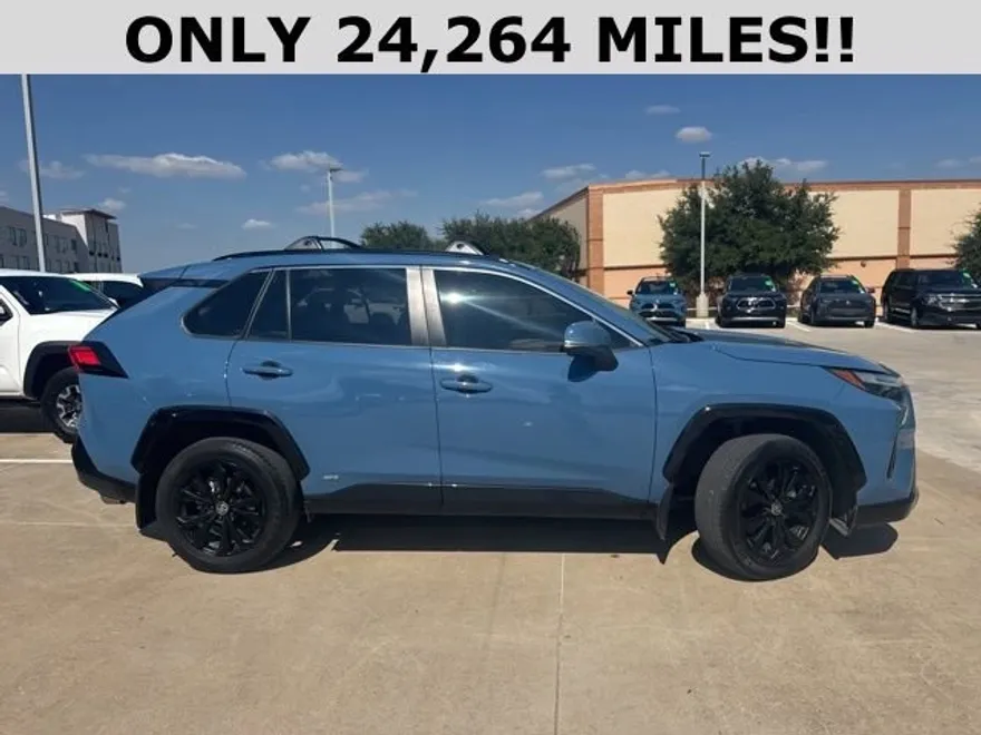 2024 Toyota RAV4 Hybrid SE photo 1