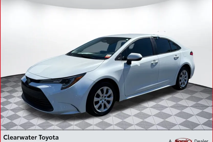 2023 Toyota Corolla LE photo 1
