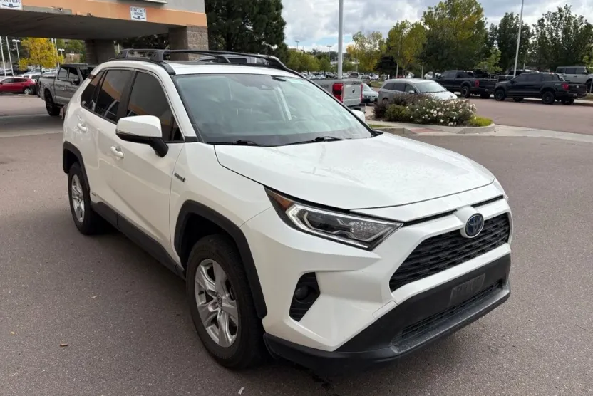 2020 Toyota RAV4 Hybrid XLE photo 1