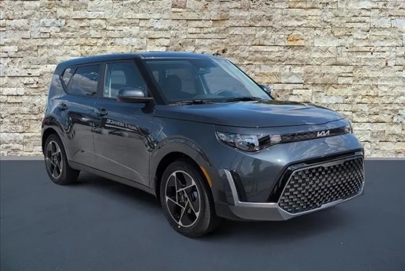 2025 Kia Soul EX photo 1