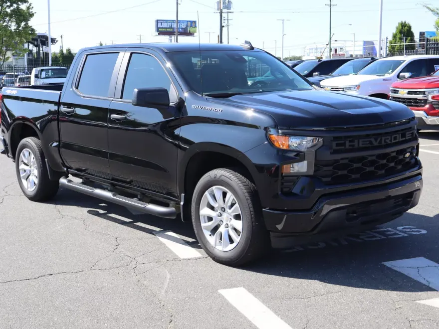 2024 Chevrolet Silverado 1500 Custom photo 1