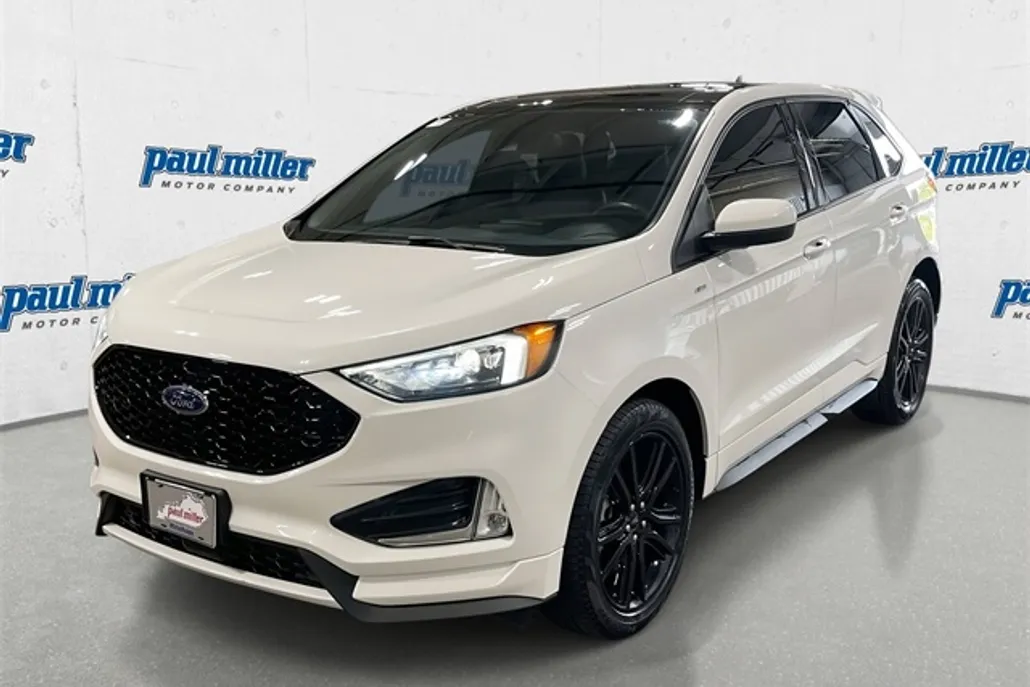 2022 Ford Edge ST photo 1
