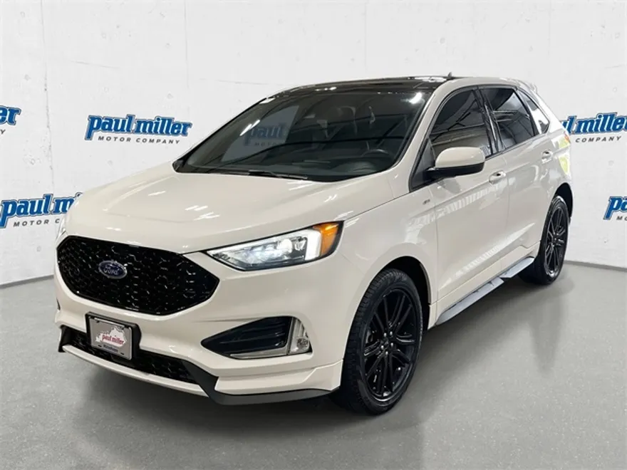 2022 Ford Edge ST photo 1