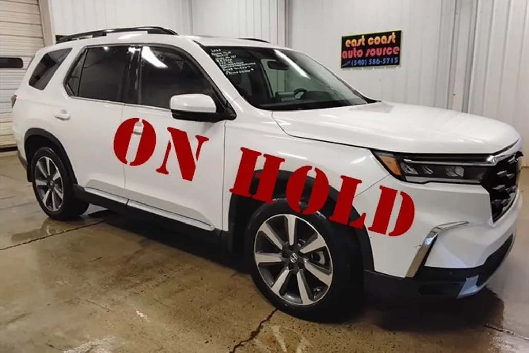 2023 Honda Pilot Touring photo 1