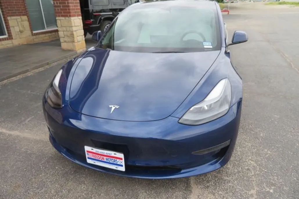 2022 Tesla Model 3 Long Range photo 1