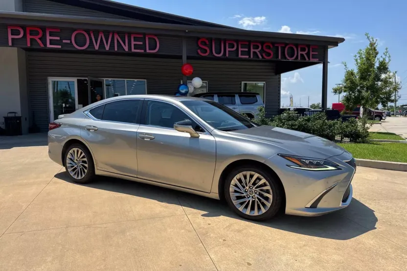 2019 Lexus ES 300h photo 1