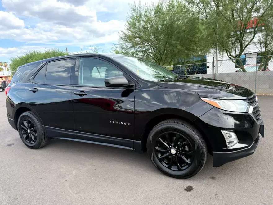 2019 Chevrolet Equinox LS photo 1