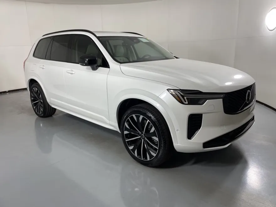 2026 Volvo XC90 T8 photo 1