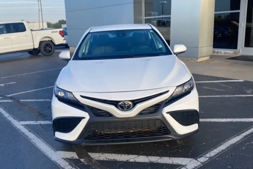 2024 Toyota Camry SE photo 1