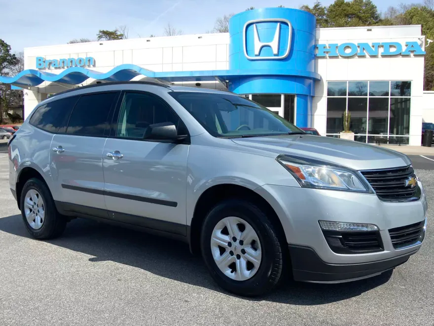 2017 Chevrolet Traverse LS photo 1