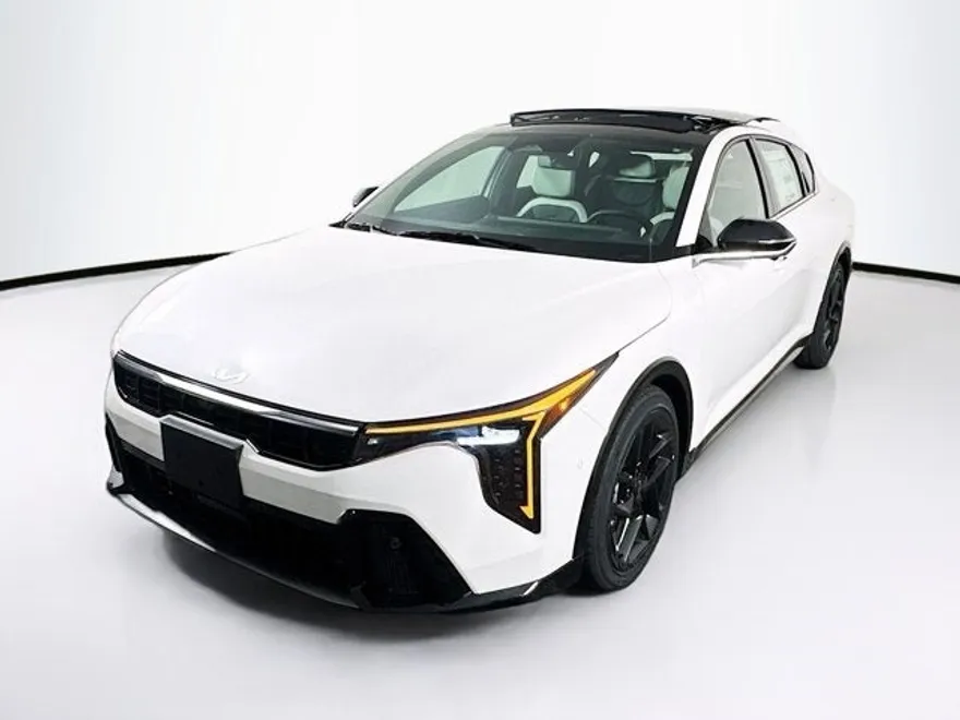 2025 Kia K4 GT-Line Turbo photo 1