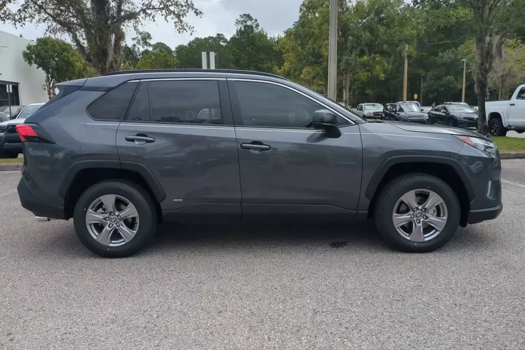 2025 Toyota RAV4 Hybrid LE photo 1