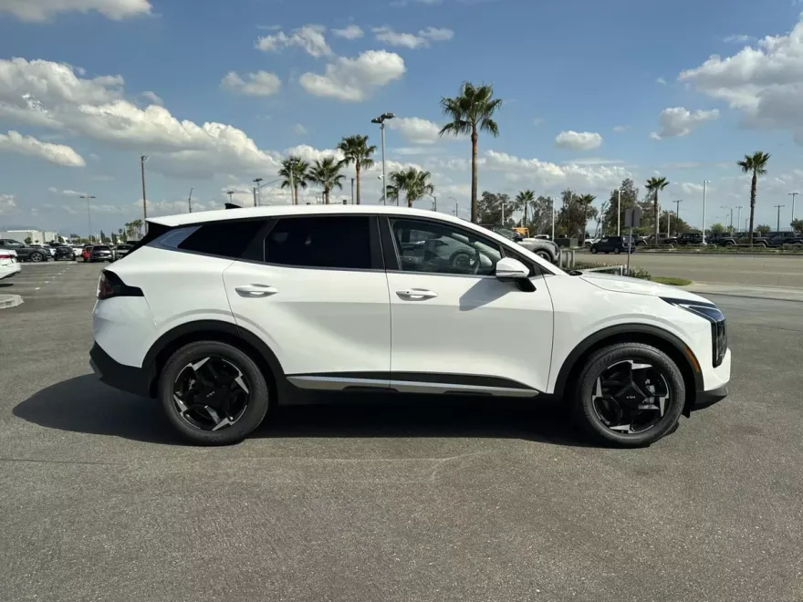 2026 Kia Sportage EX photo 1