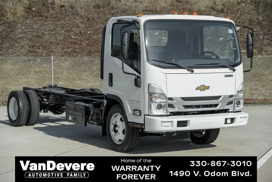 2024 Chevrolet Silverado photo 1