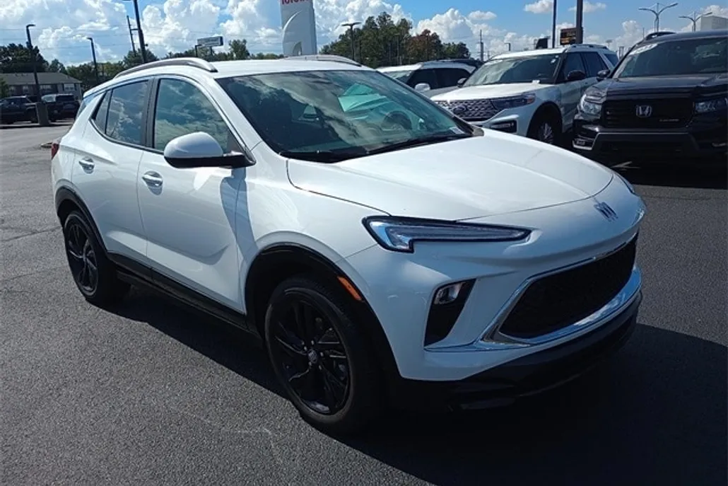 2024 Buick Encore GX Sport Touring photo 1