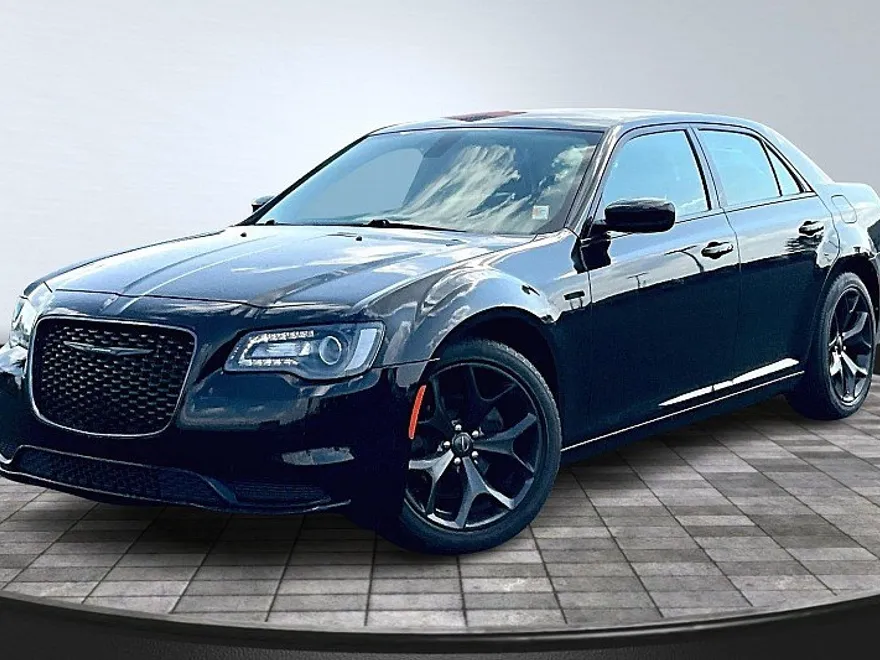 2021 Chrysler 300 Touring photo 1