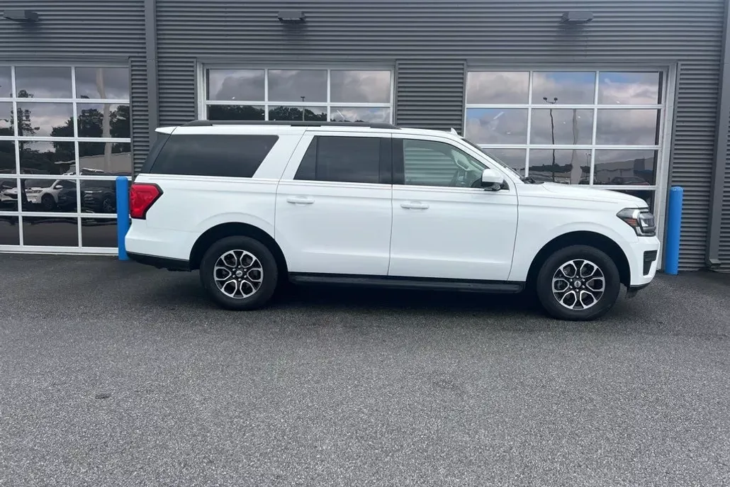 2024 Ford Expedition MAX XLT photo 1