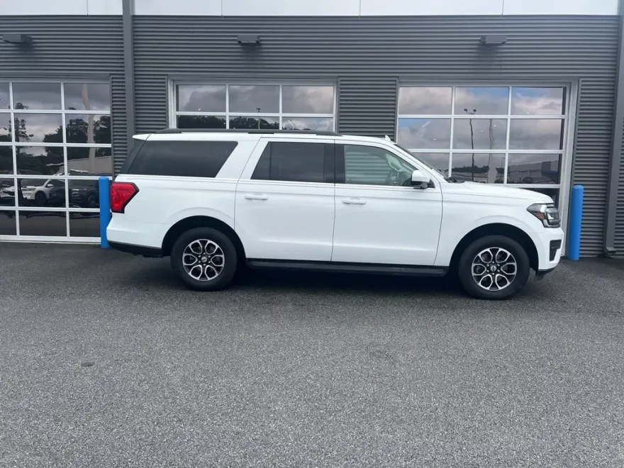 2024 Ford Expedition MAX XLT photo 1
